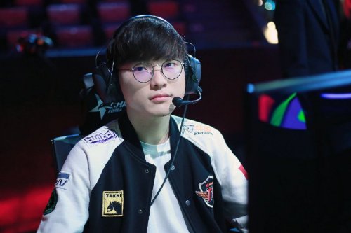 T1官宣续约Faker Faker续约T1身份为选手及合作伙伴